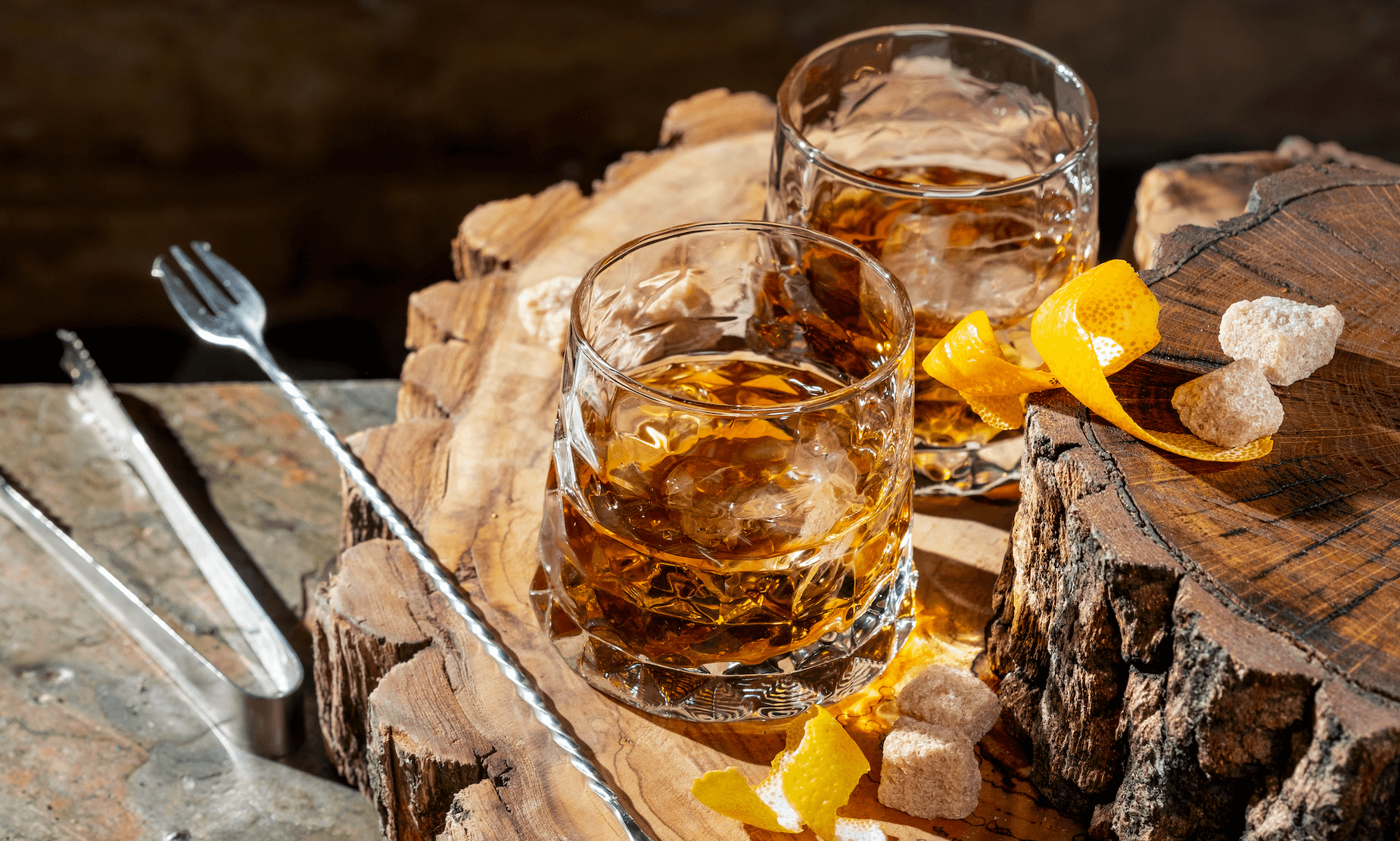 smoked-old-fashioned-a-rich-twist-on-a-classic-cocktail-bar-and-drink