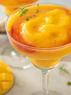 Frozen Mango Cocktail: Quick and Delicious Guide cover